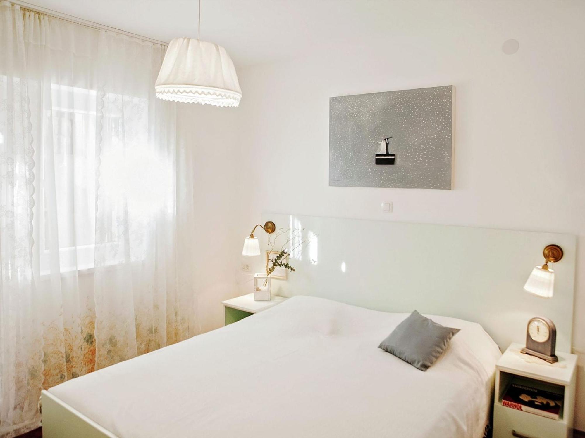 Cozy Apartment With A Balcony And A Sea View Брела Экстерьер фото