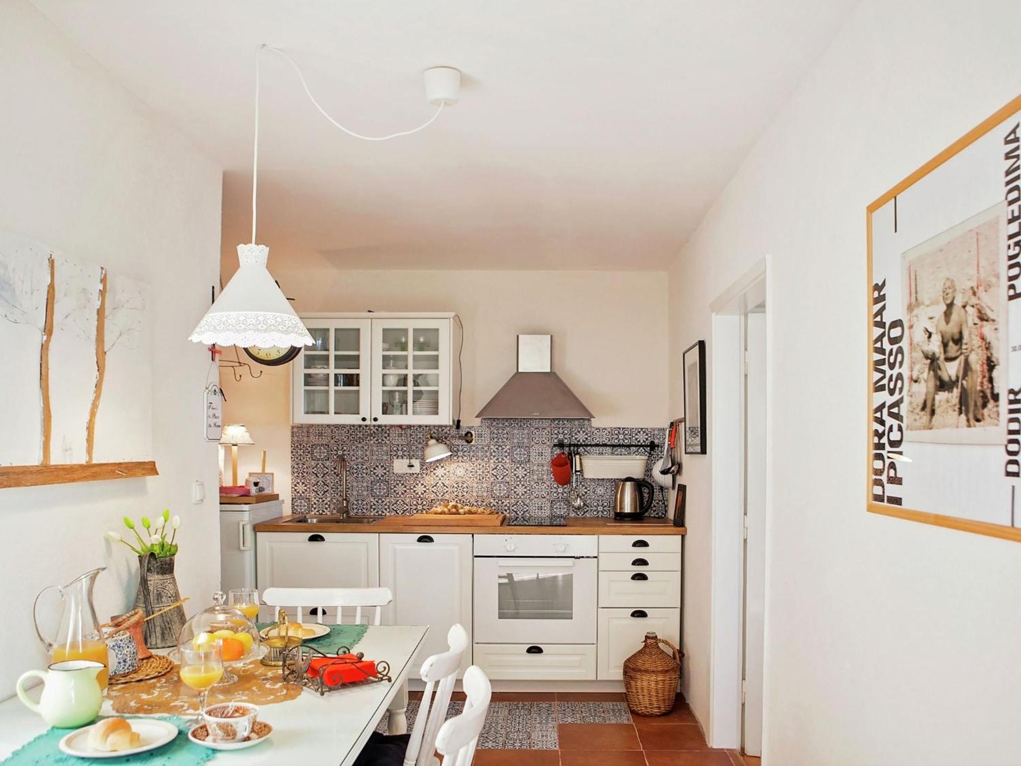 Cozy Apartment With A Balcony And A Sea View Брела Экстерьер фото