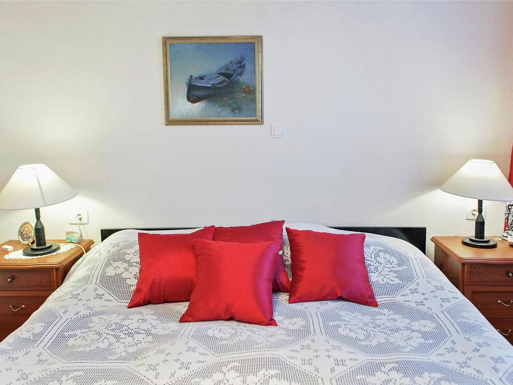 Cozy Apartment With A Balcony And A Sea View Брела Экстерьер фото