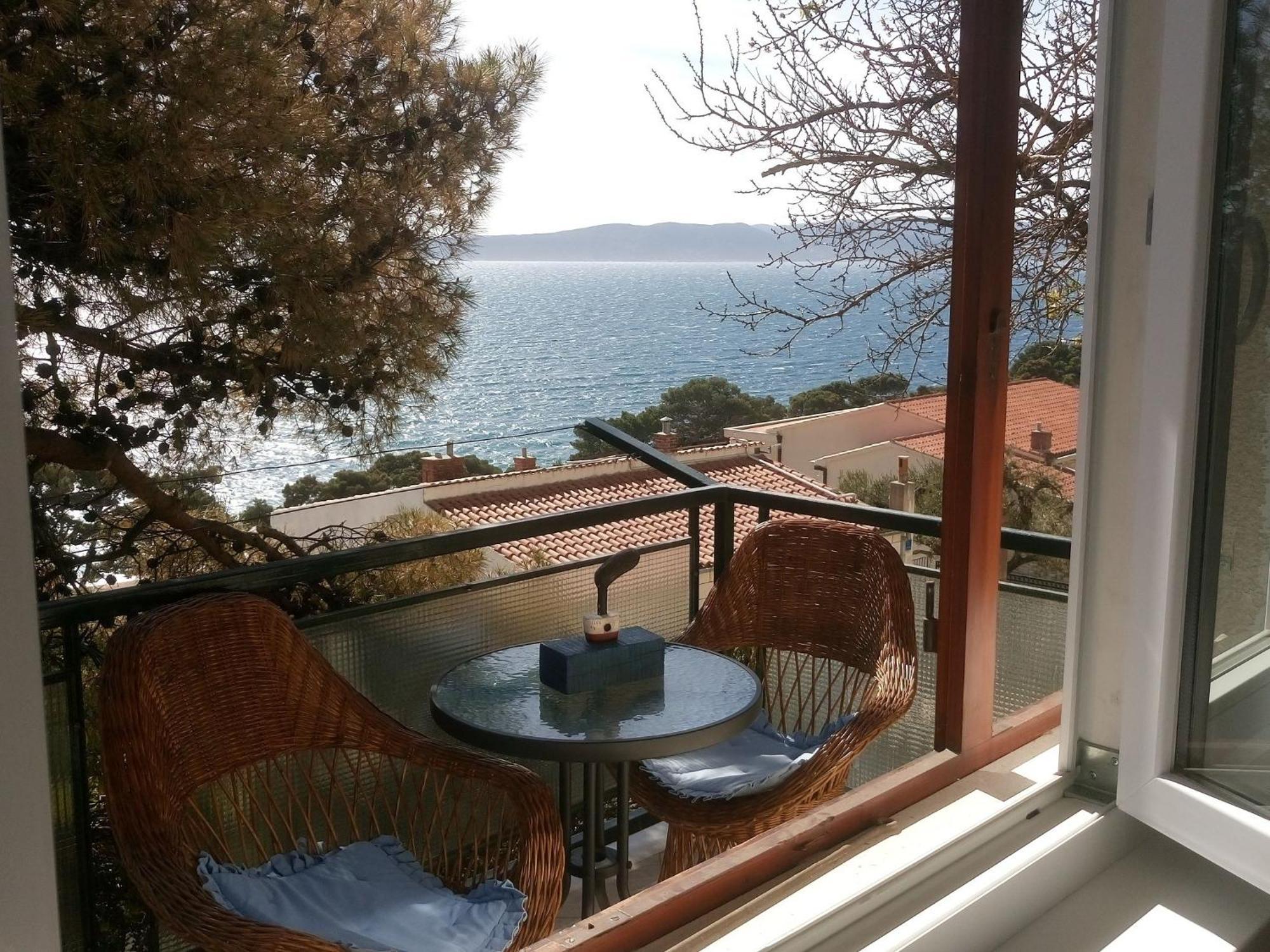 Cozy Apartment With A Balcony And A Sea View Брела Экстерьер фото