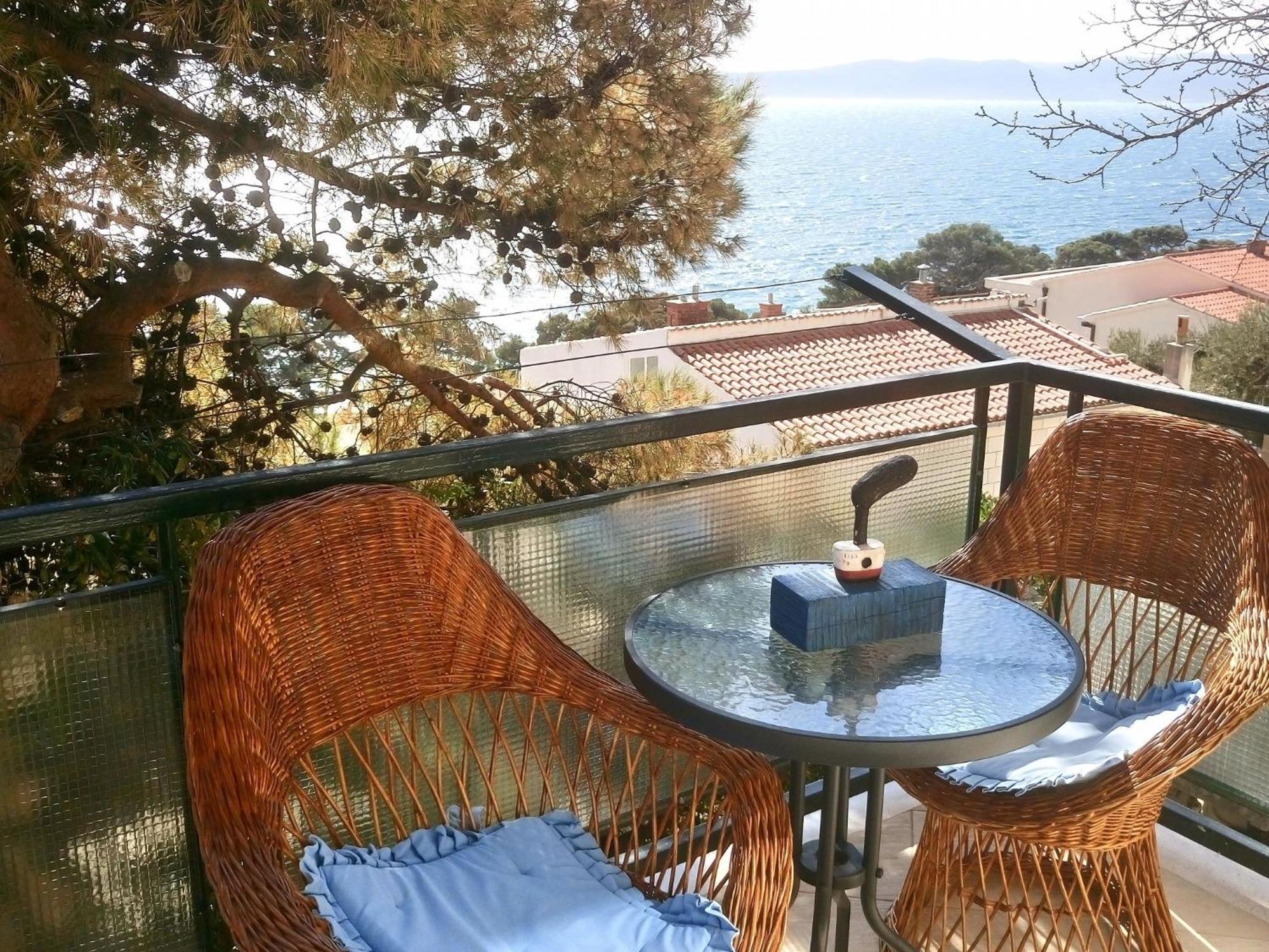 Cozy Apartment With A Balcony And A Sea View Брела Экстерьер фото