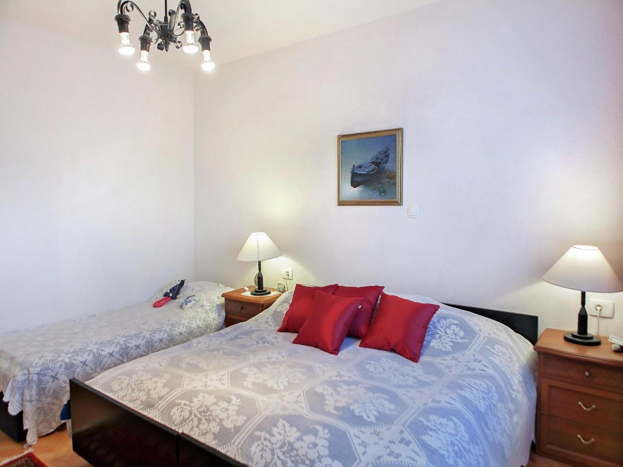 Cozy Apartment With A Balcony And A Sea View Брела Экстерьер фото