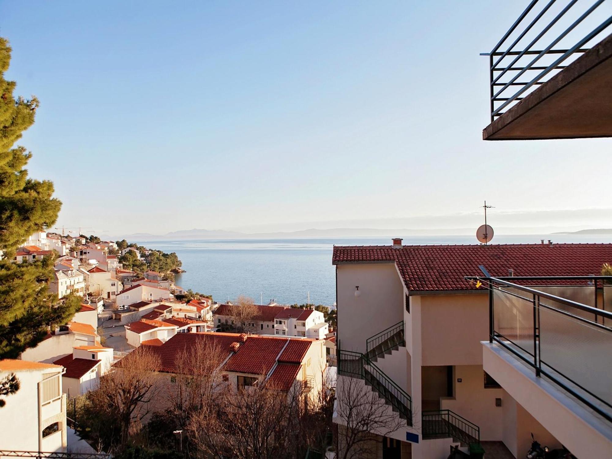Cozy Apartment With A Balcony And A Sea View Брела Экстерьер фото