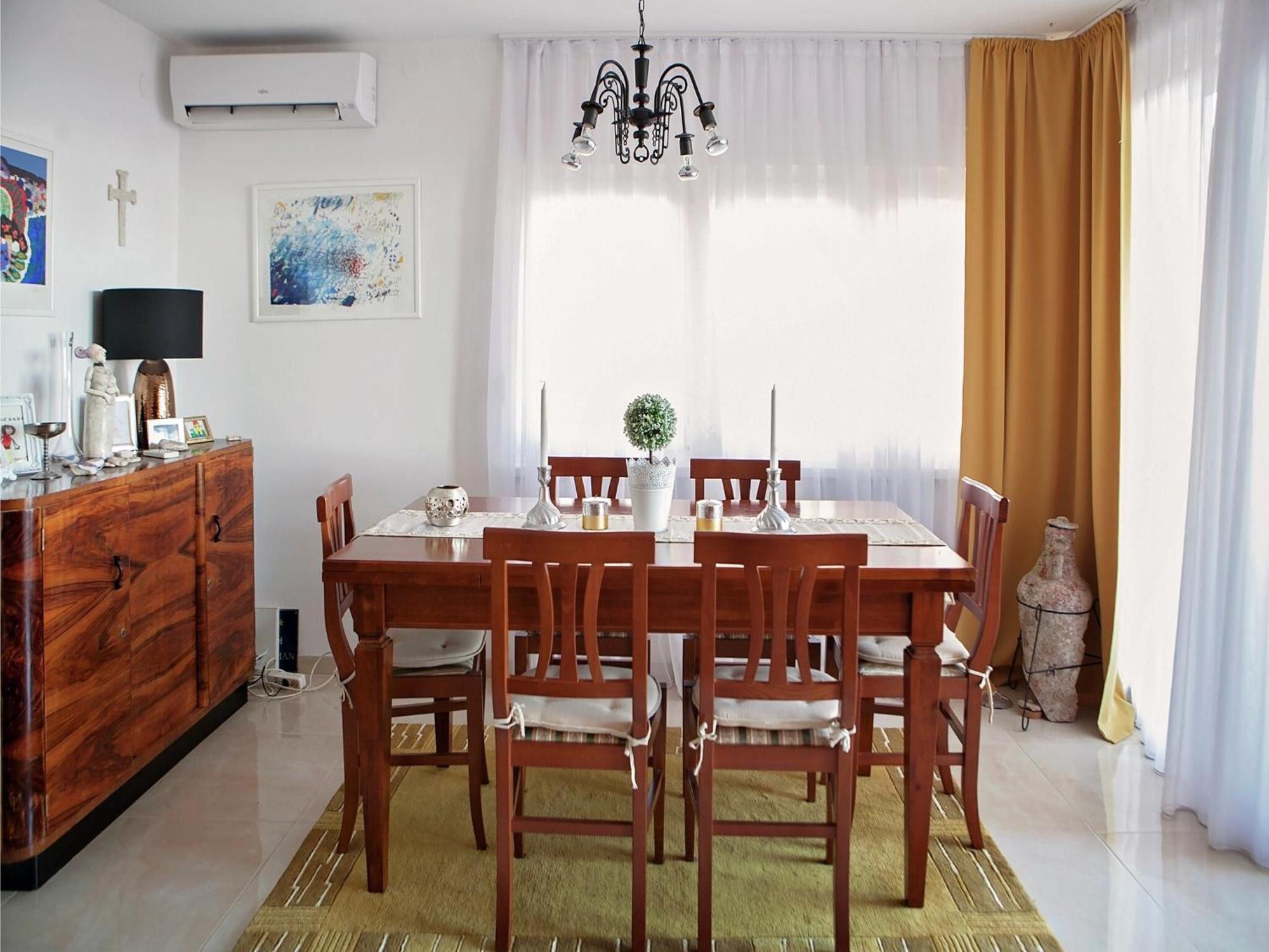 Cozy Apartment With A Balcony And A Sea View Брела Экстерьер фото