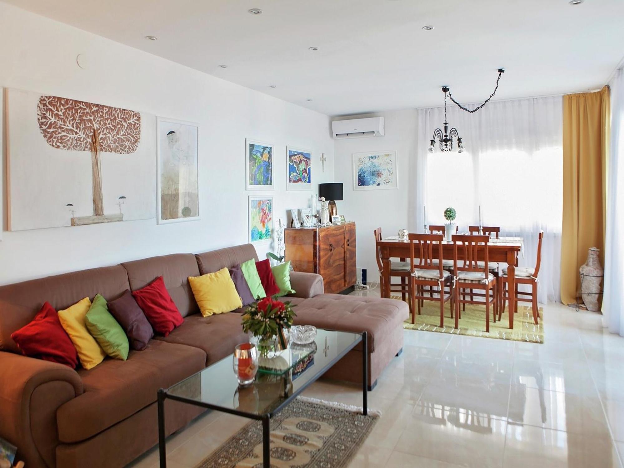 Cozy Apartment With A Balcony And A Sea View Брела Экстерьер фото